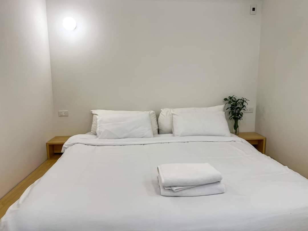 La Moon House Hotel Salaya Eksteriør billede