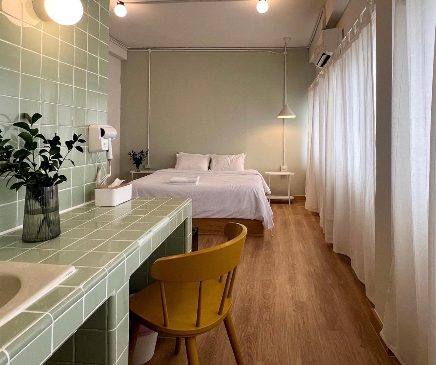La Moon House Hotel Salaya Eksteriør billede