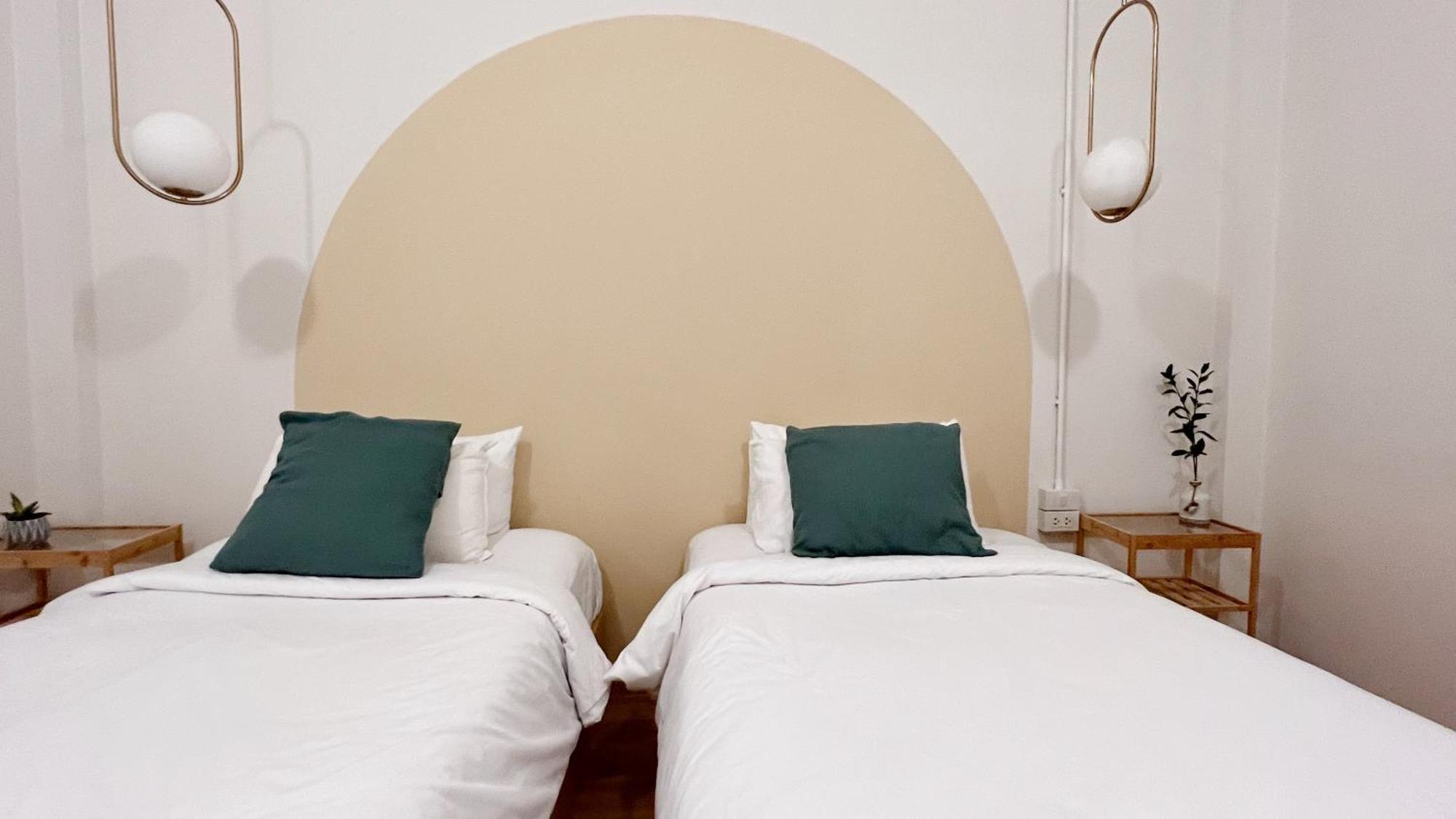 La Moon House Hotel Salaya Eksteriør billede