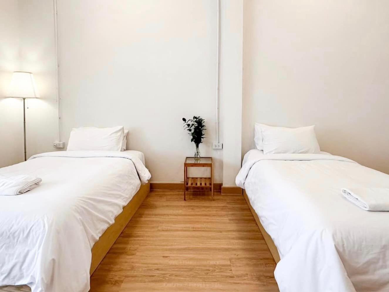 La Moon House Hotel Salaya Eksteriør billede