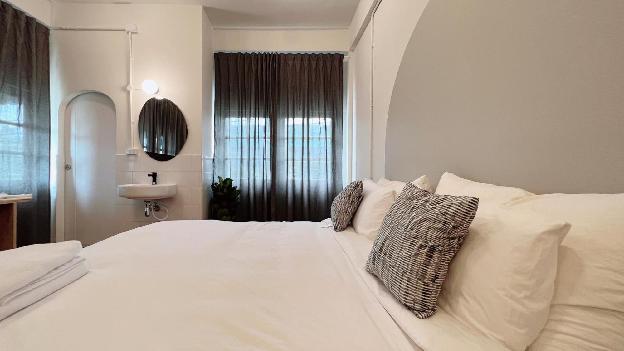 La Moon House Hotel Salaya Eksteriør billede