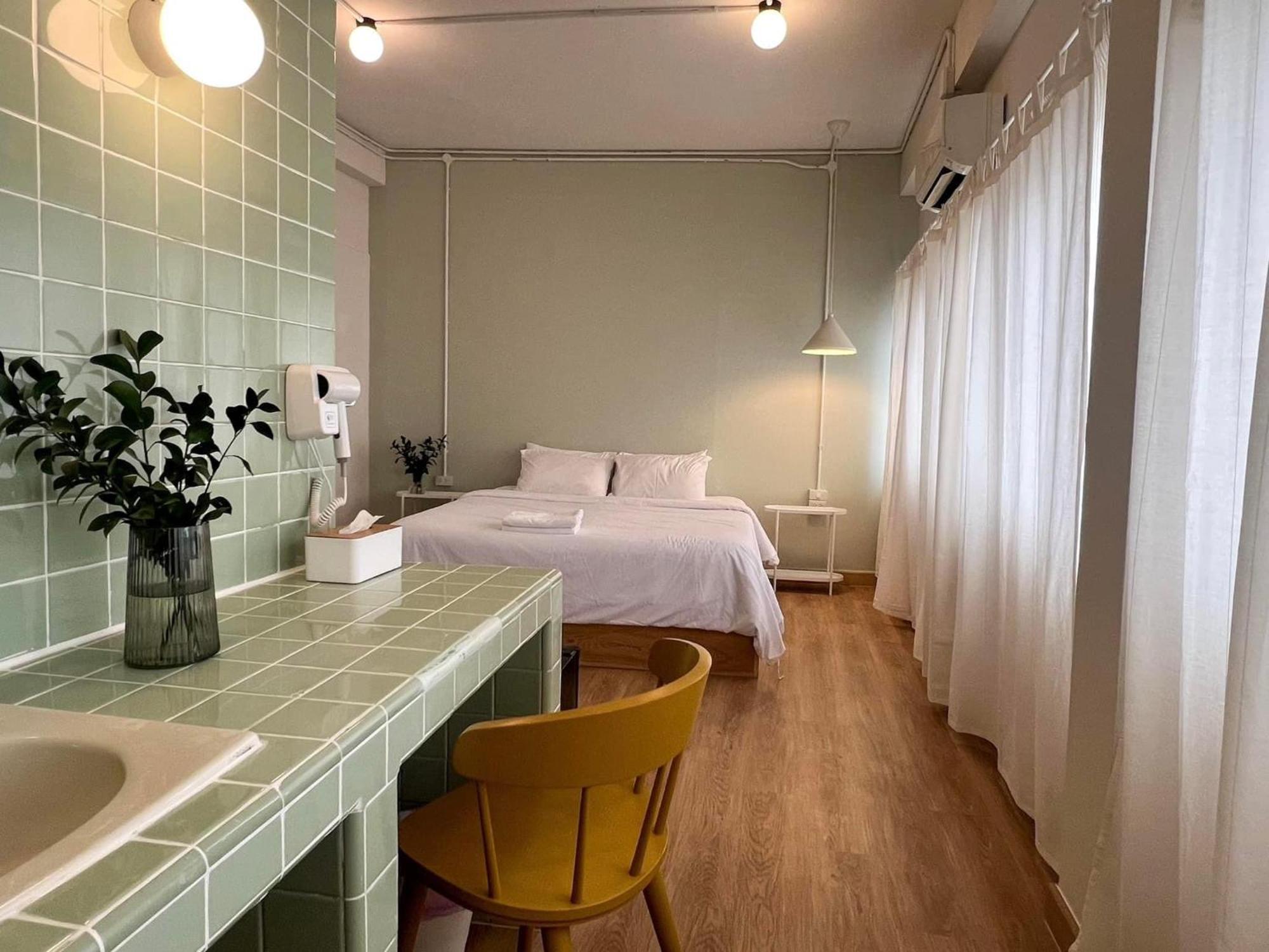 La Moon House Hotel Salaya Eksteriør billede